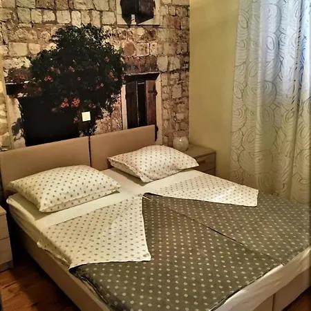 Old Town Ivo Appartement *