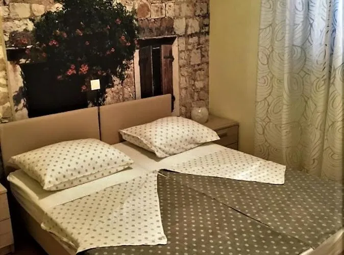 Old Town Ivo Apartment *