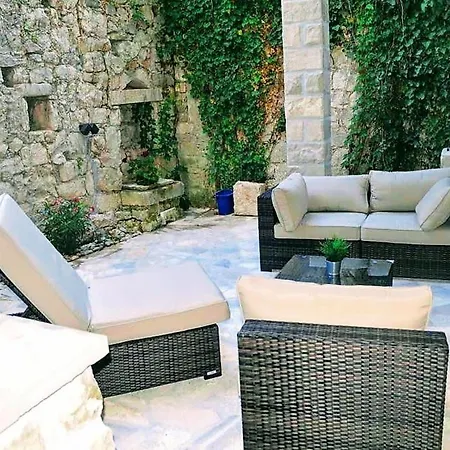 Old Town Ivo Apartment *