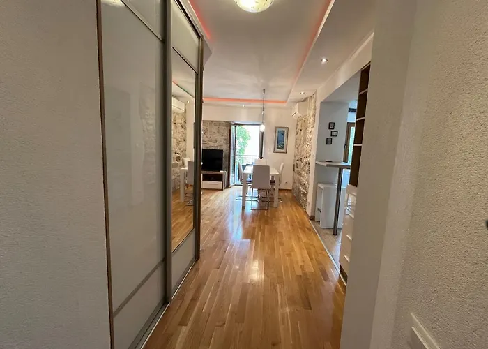 Old Town Ivo * 马卡尔斯卡